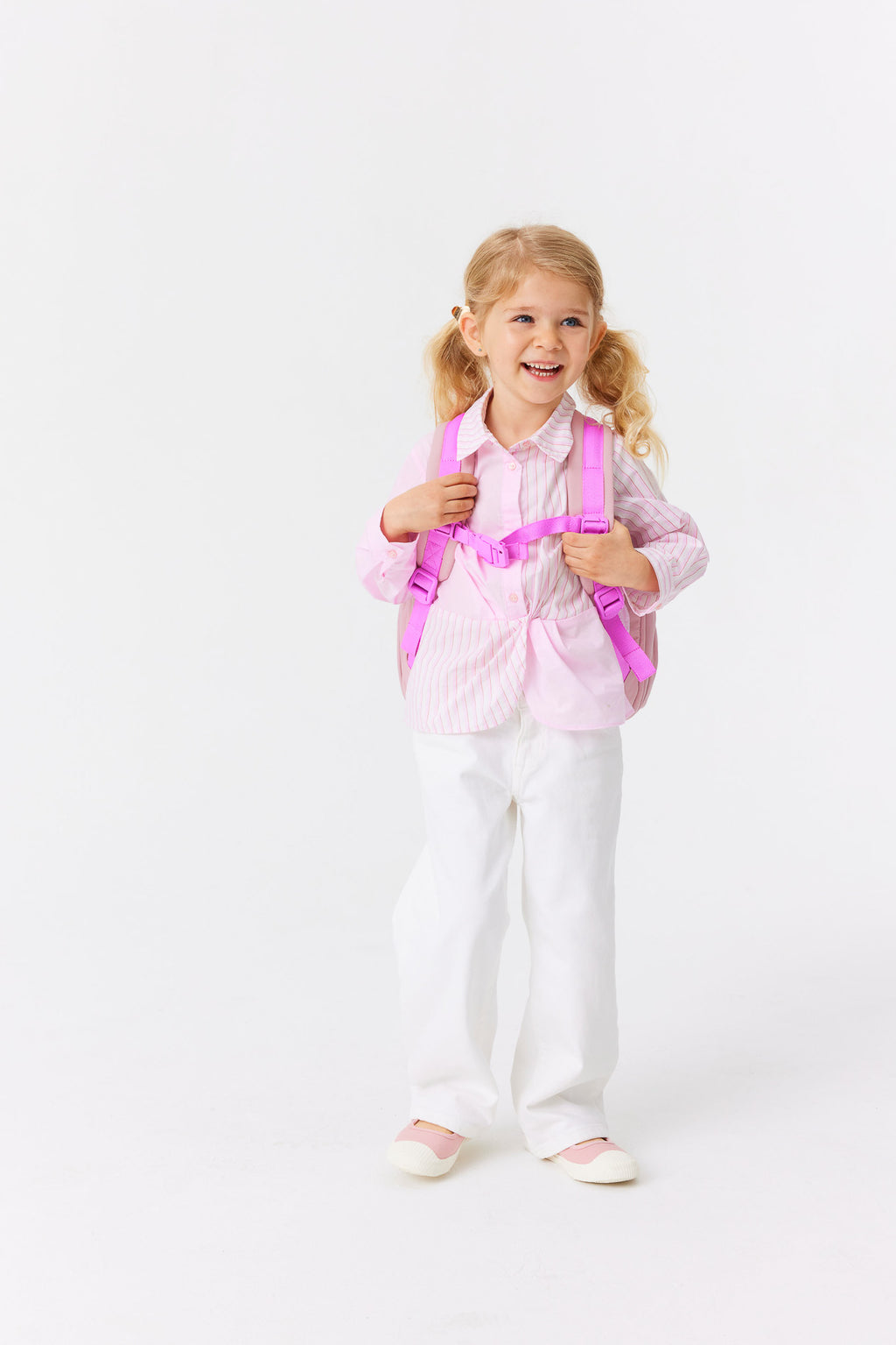 BEIS124516-KidsBackpack-Atlas-Model-0253_1024x.jpg