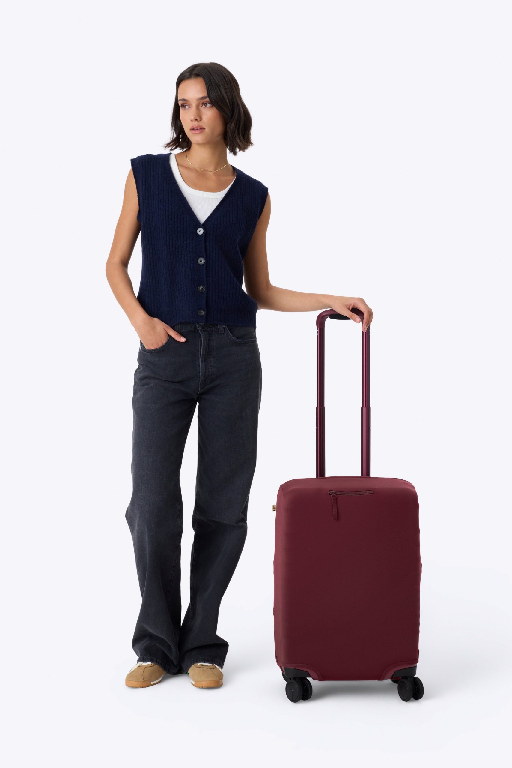 BEIS147601-TheCarryOnRollerLuggageCover-Burgundy-Model-0206_V2.jpg