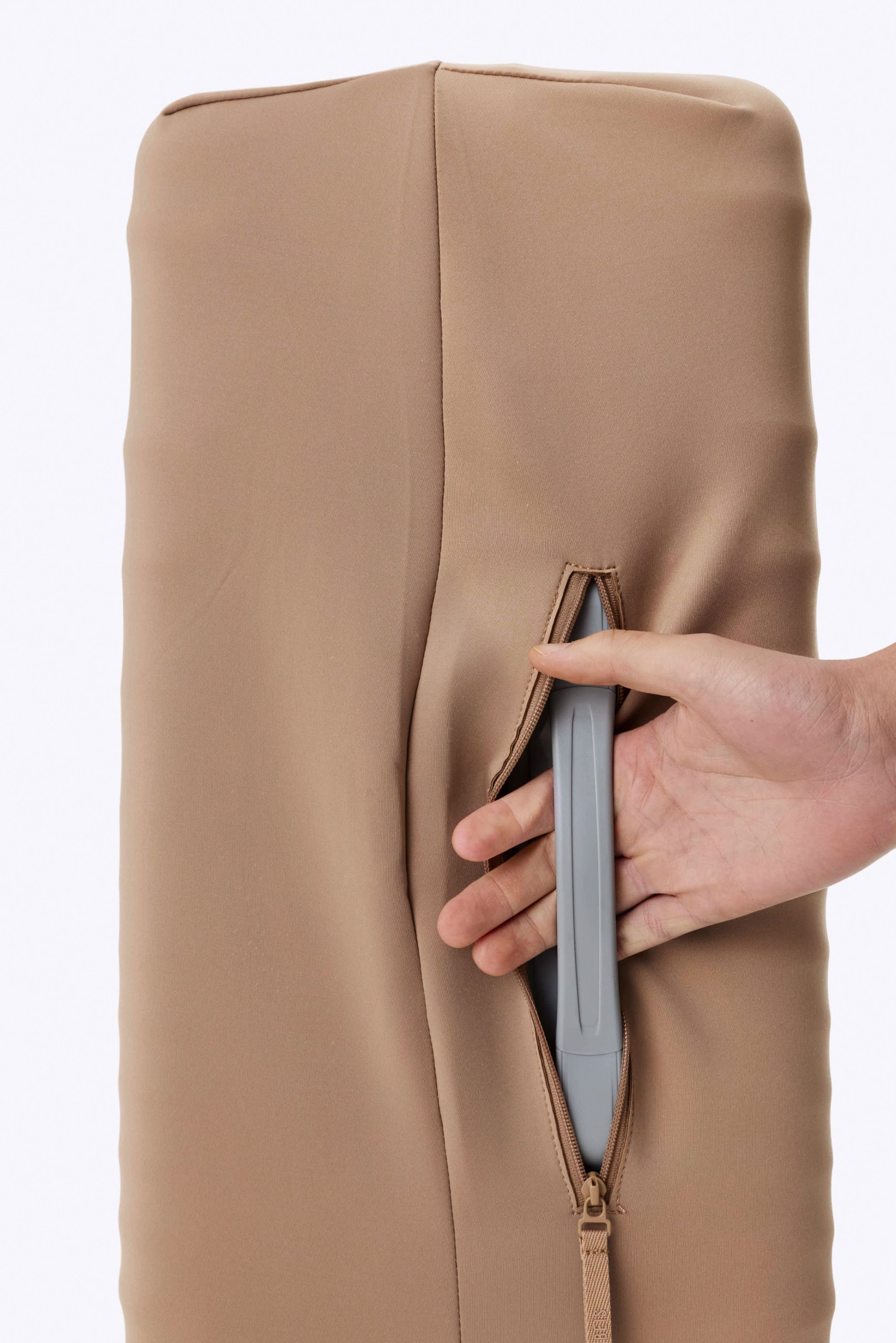 BEIS165201-TheBEISxChipotleCarryOnLuggageCover-KraftTan-Details_0330_V1_1_55c792f0-9824-4fe2-a237-e3ee2ce0f860.jpg
