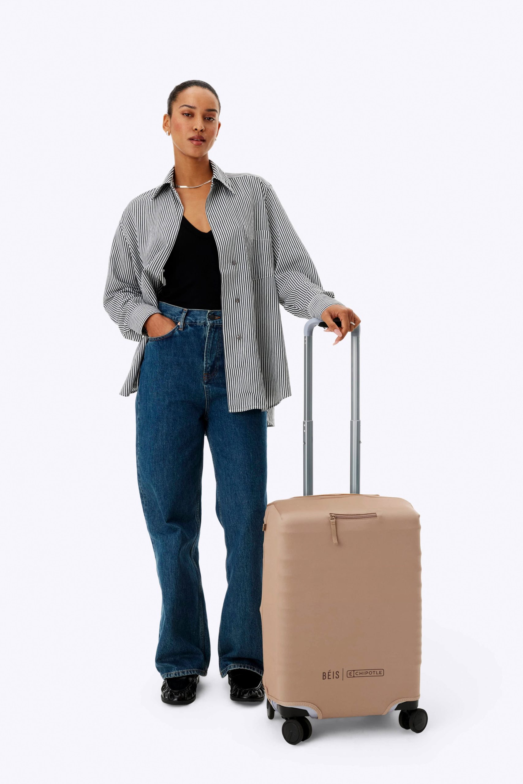 BEIS165201-TheBEISxChipotleCarryOnLuggageCover-KraftTan-Model_0467_V1.jpg