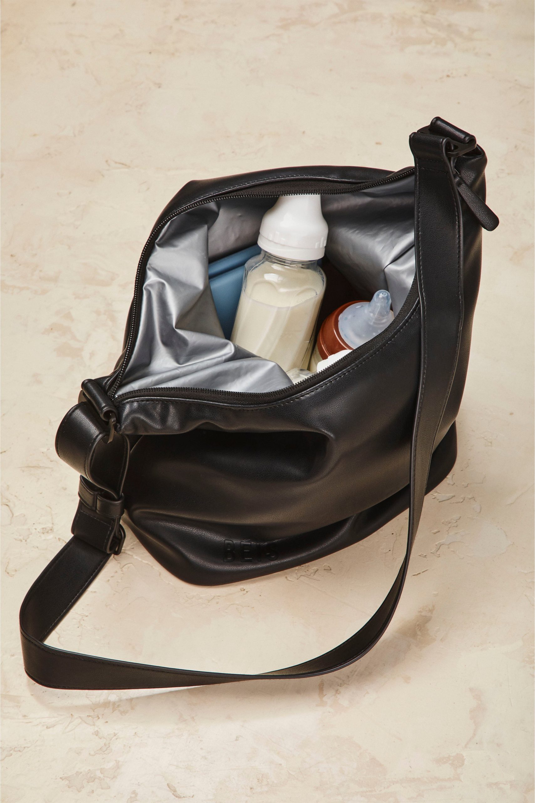 BEIS171902-ThePacifierHolder-Hoppy-Details-0651_0000_BEIS_PARENT_24_BOTTLE_COOLER_1661.jpg
