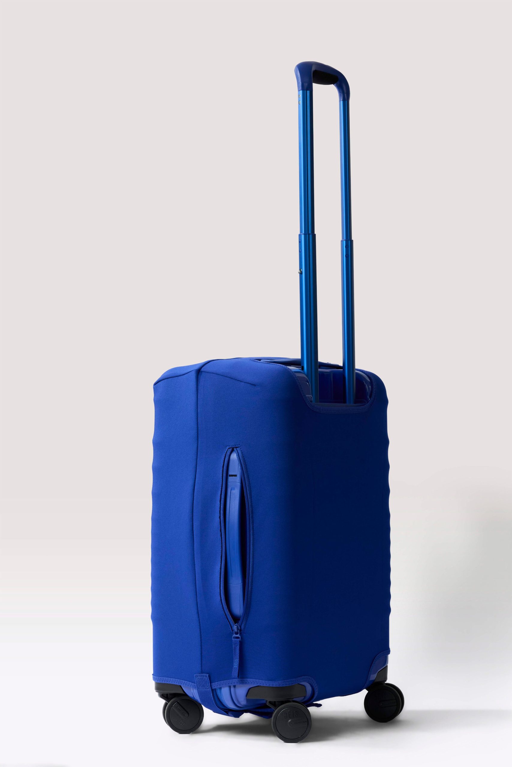 BEIS173601-TheCarryOnRoller-GlossyCobalt-Product_0044_0000_BEIS174001-TheCarryOnLuggageCover-CobaltBlue-Details-0929.jpg