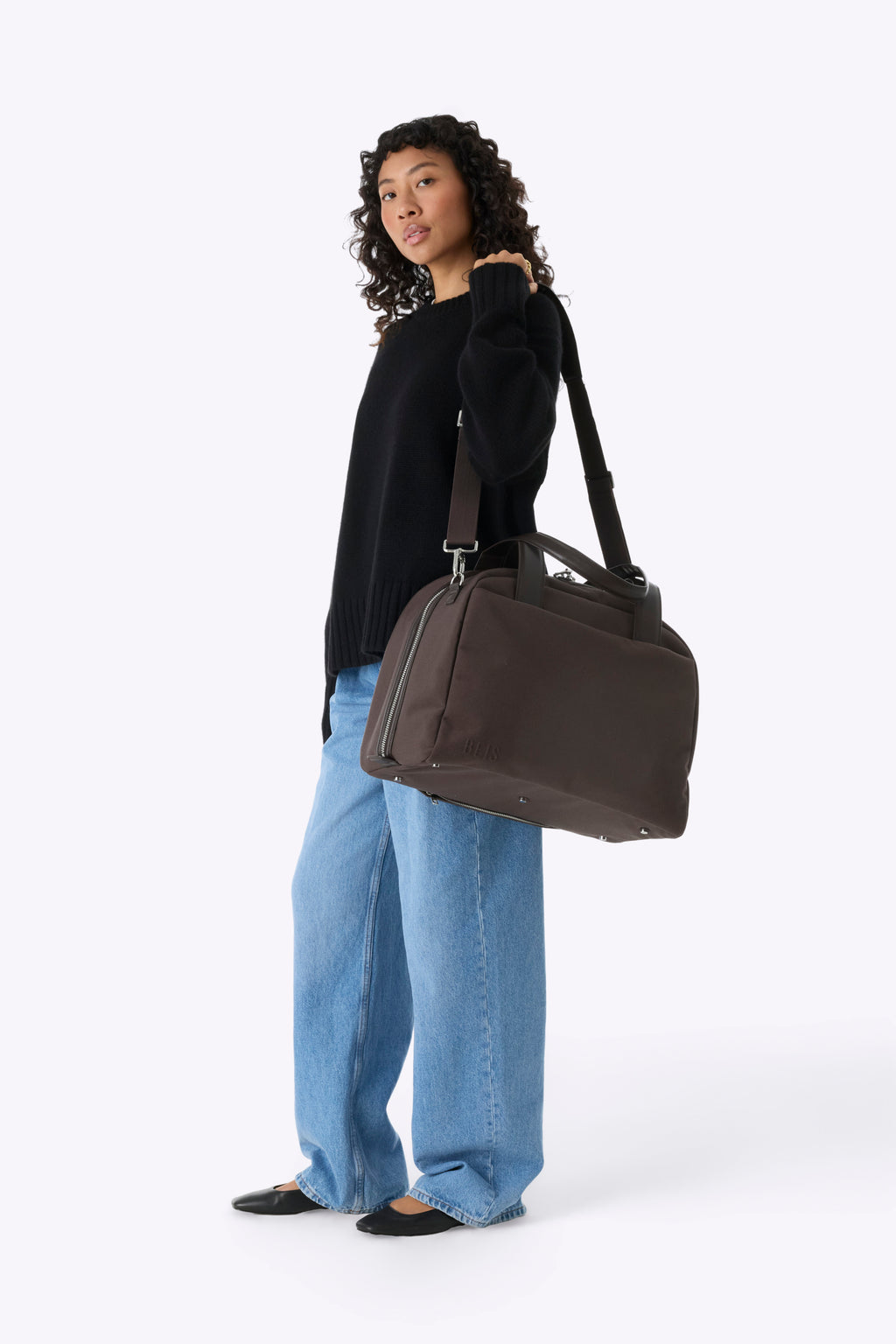 BEIS177002-TheLeatherTrimDuffle-Espresso-Model-0450_1024x.jpg
