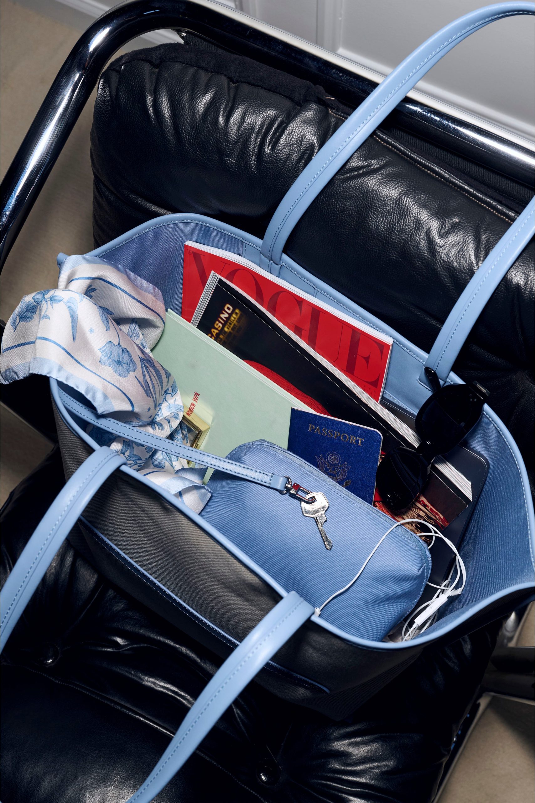 BEIS177401-TheCheckInLuggageCover-Black-Product-0688_0003_02.23.26_BEIS_Hotel_3001_Final.jpg
