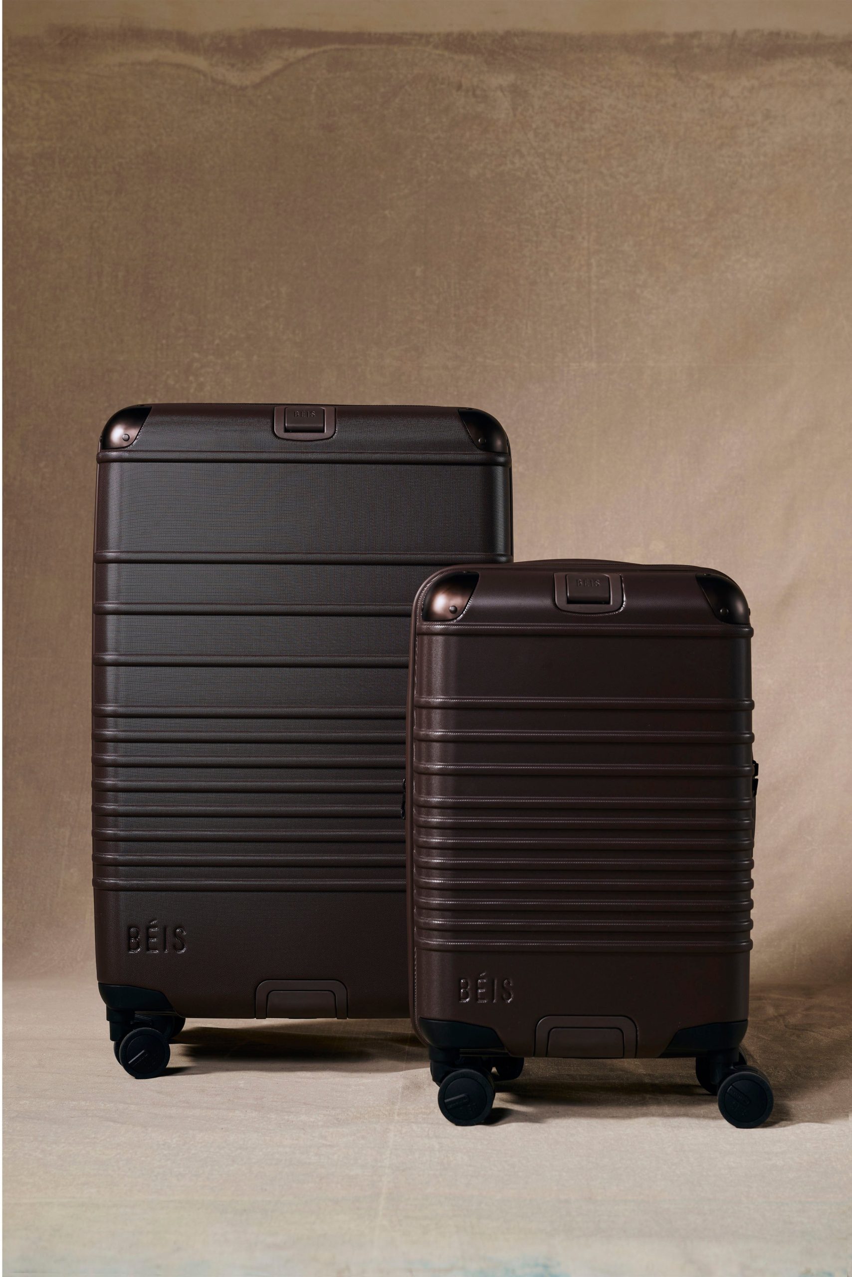 BEIS177401-TheCheckInLuggageCover-Black-Product-0688_0012_02.23.26_BEIS_Seamless_0665_Final.jpg
