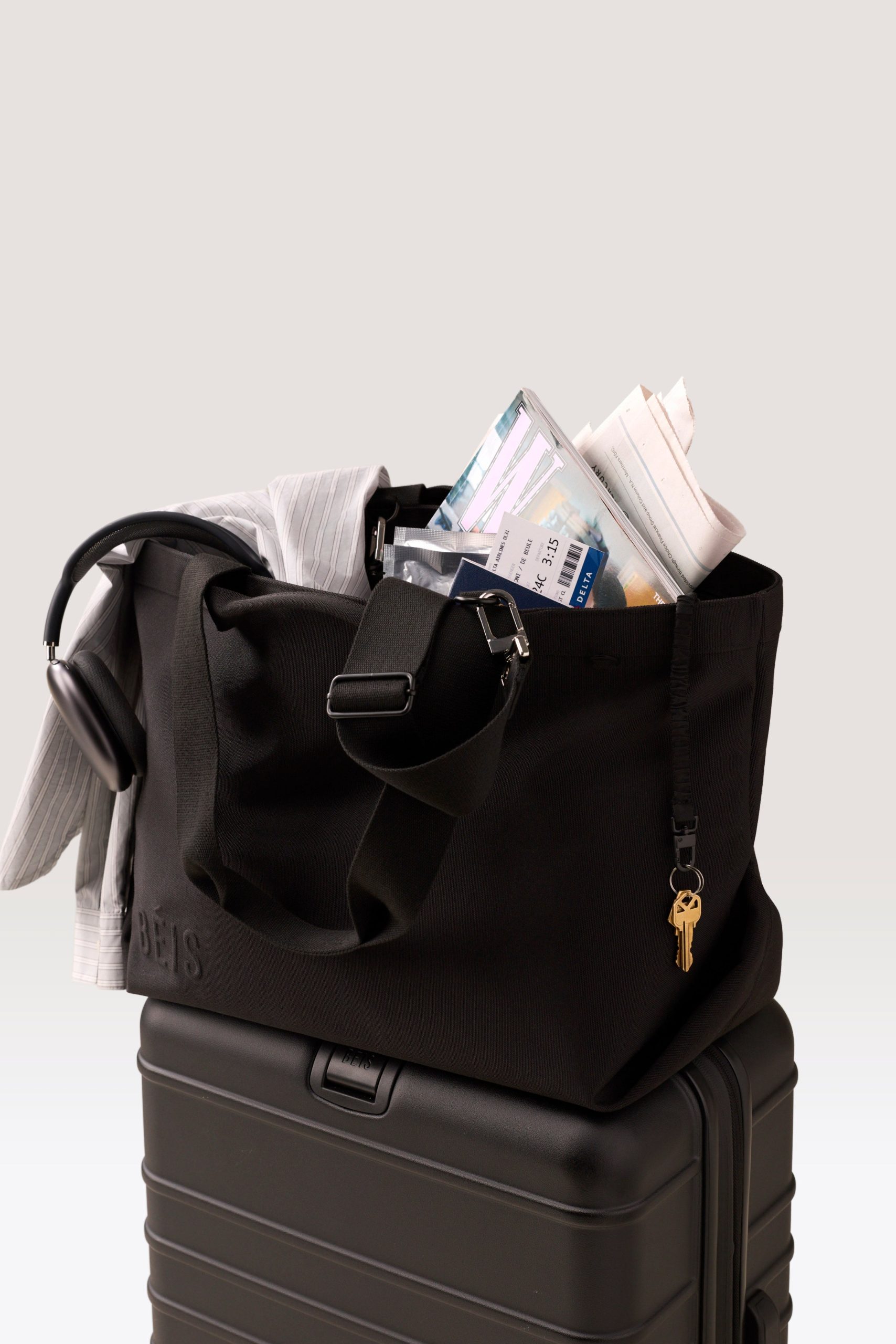 BEIS180401-TheTravelTote-Black-Product-0193_e1d613c7-2cff-4054-a782-cbbfc1aab05c.jpg