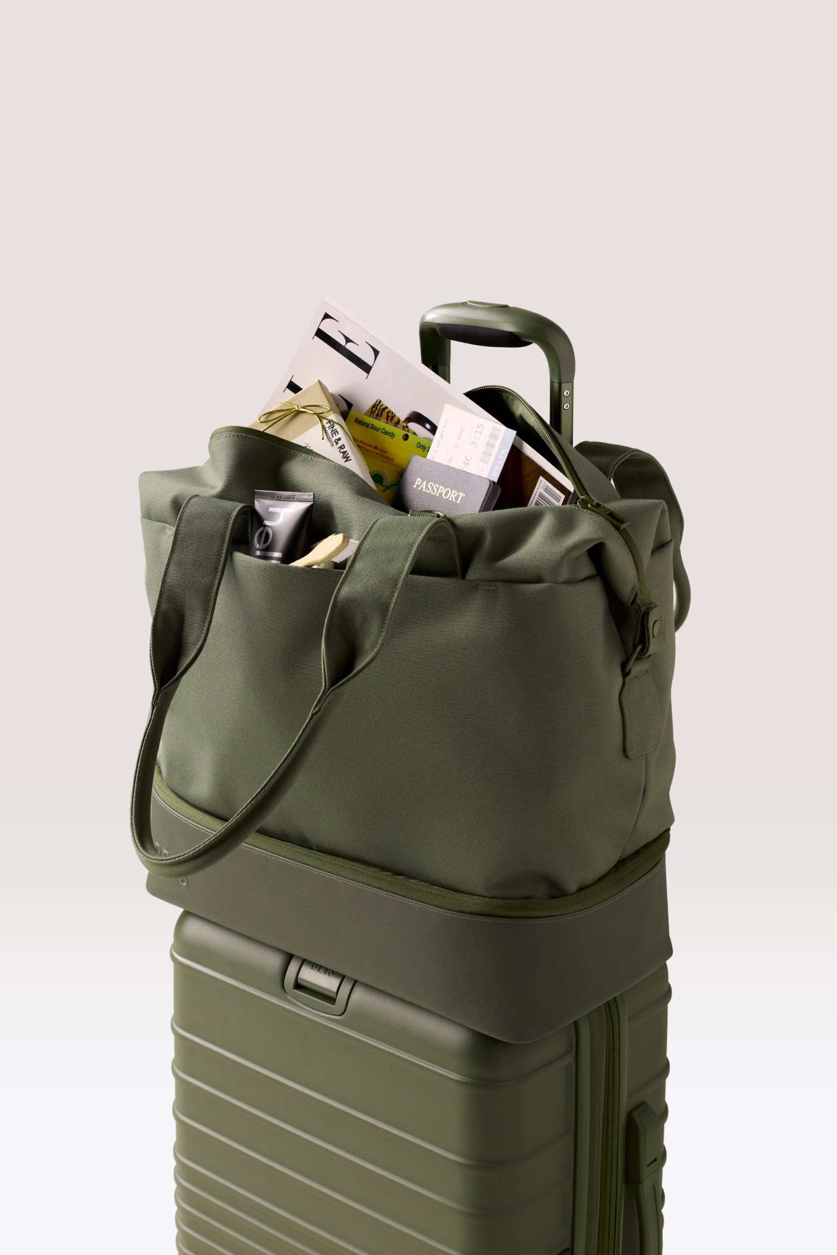 BEIS181503-TheMiniWeekender-Olive-Product-0091_1.jpg