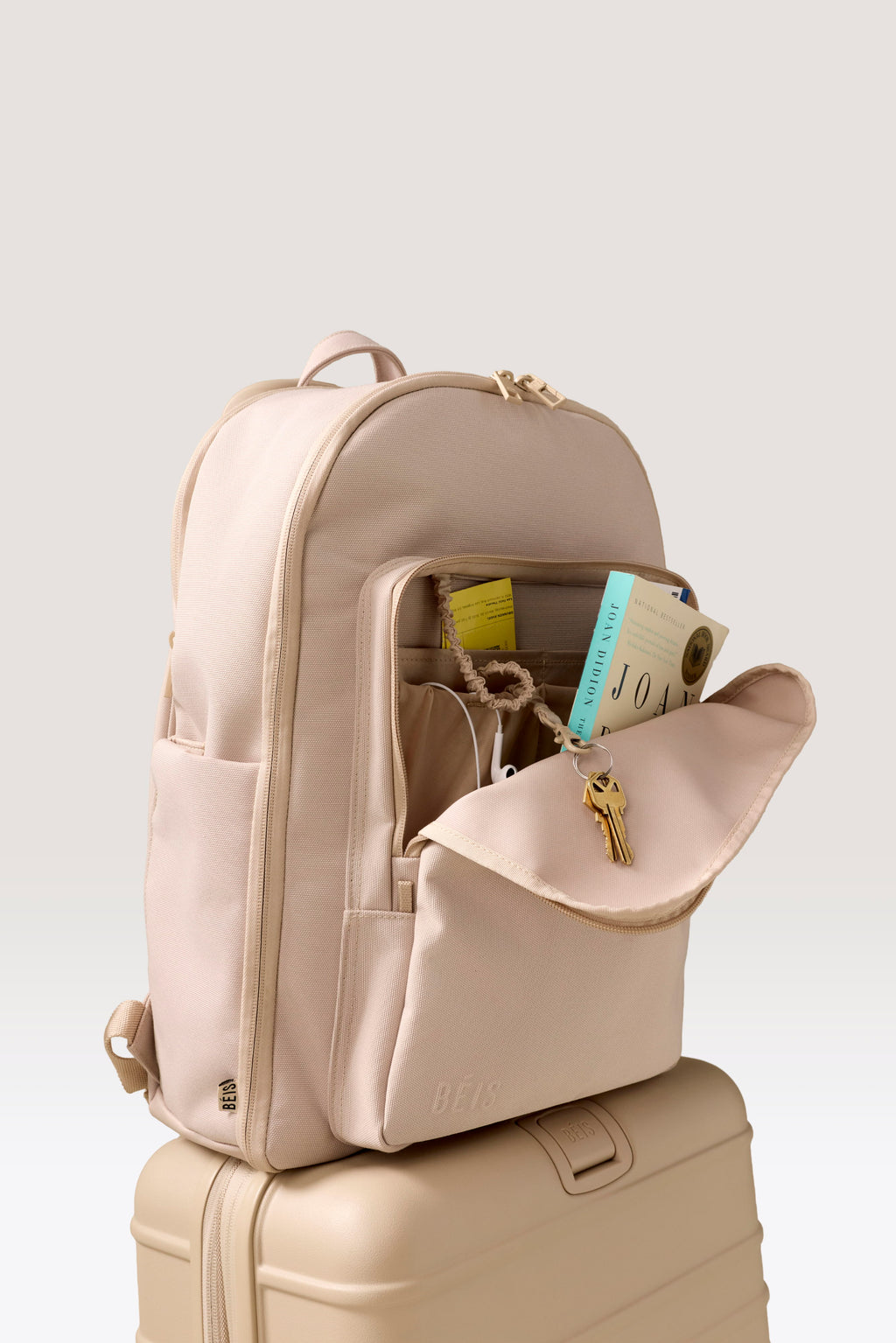 BEIS182101-TheTravelBackpackReno-Beige-Details-0503_1024x.jpg