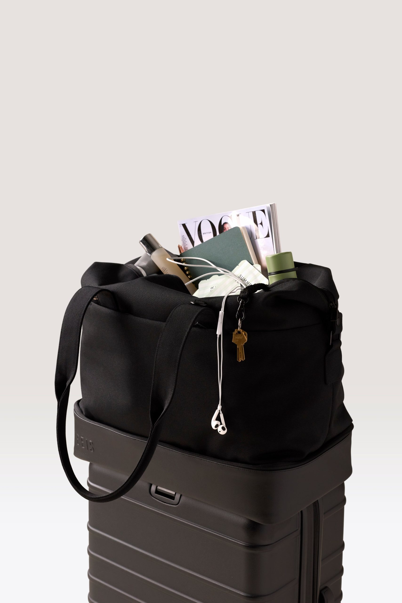 BEIS182402-TheWeekender-Black-Product-0054_b2753f0e-1d97-45b3-a72e-a10a4b547fe4.jpg