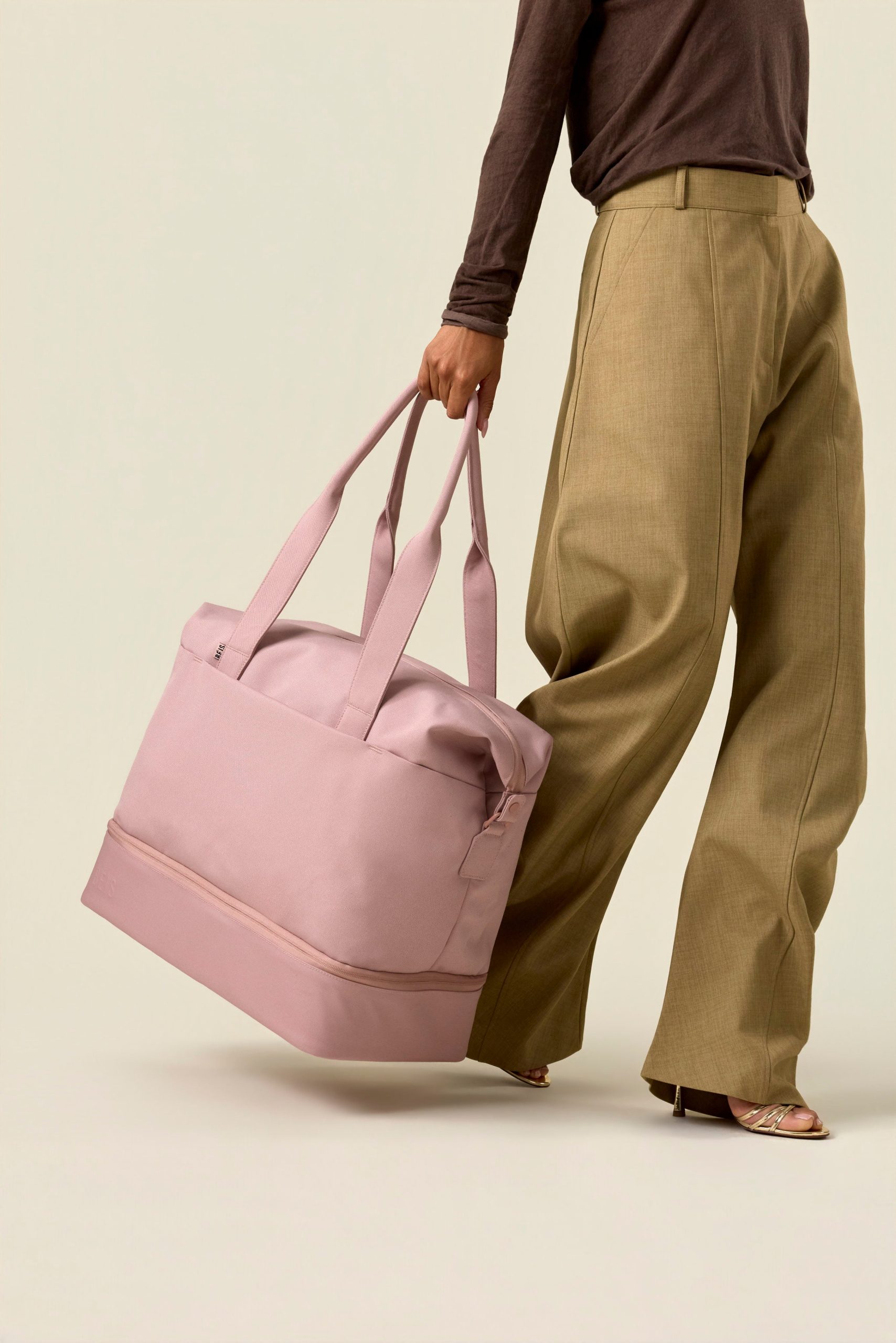 BEIS182405-TheWeekender-AtlasPink-Model-2445_527d6342-e030-422b-a1d2-80b7898f3fb3.jpg