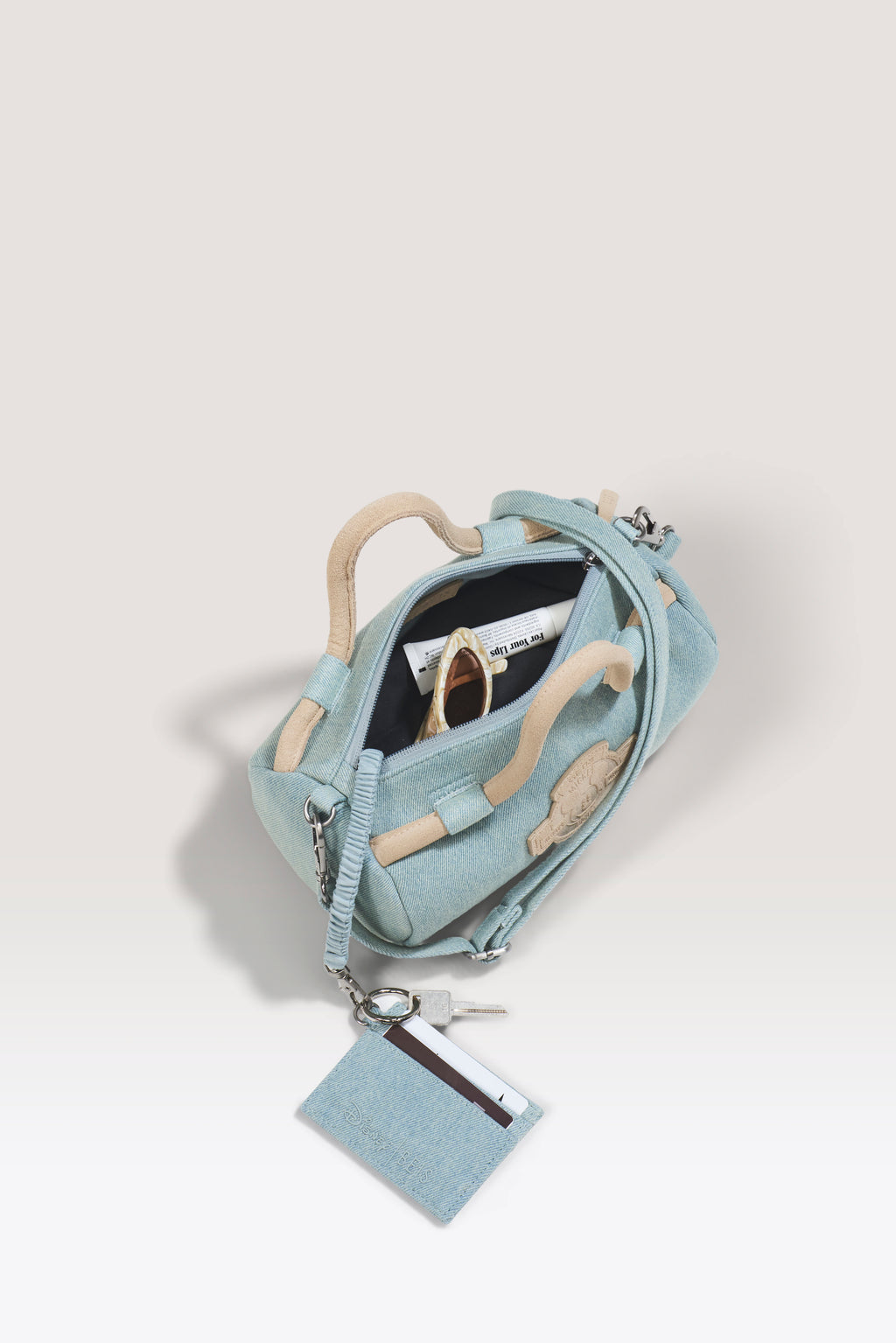 BEIS186001-TheDisneySmallDuffle-BlueJeans-Details-0502_1024x.jpg
