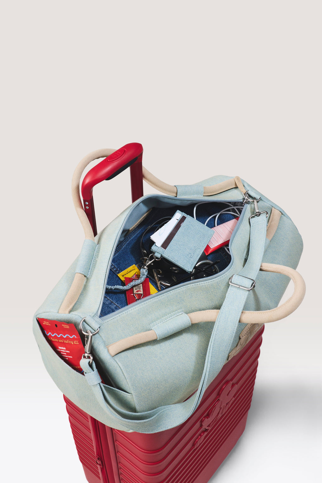 BEIS186201-TheDisneyLargeDuffle-BlueJeans-Details-0387_1024x.jpg