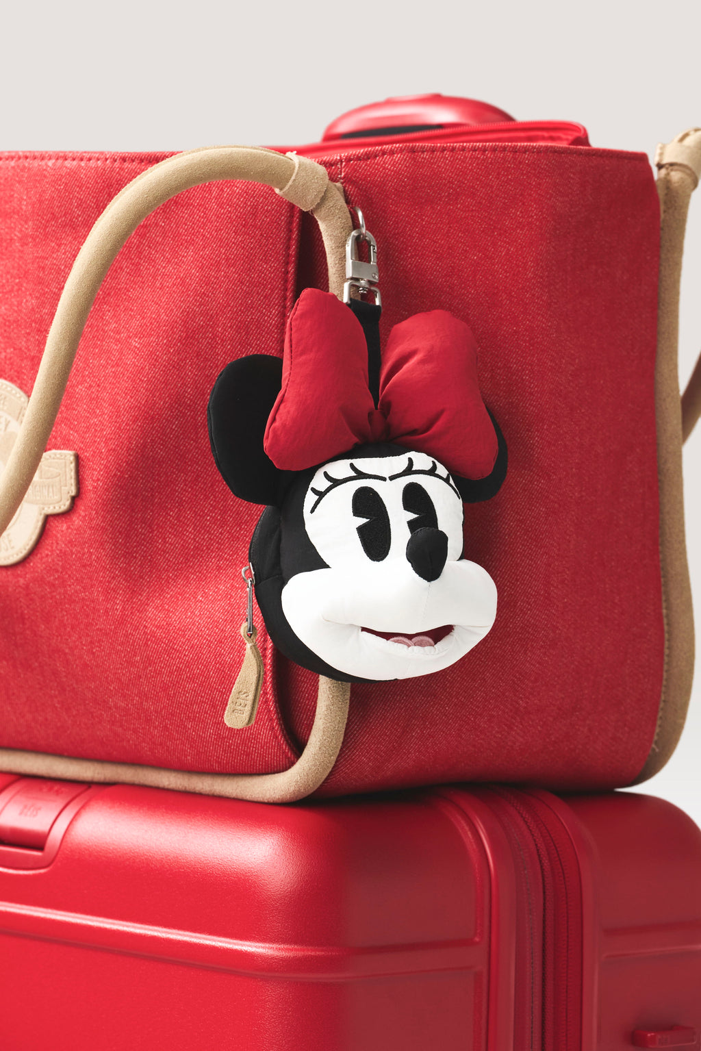 BEIS186701-TheMinnieMouseCharmPouch-Black-Details-0371_1024x.jpg
