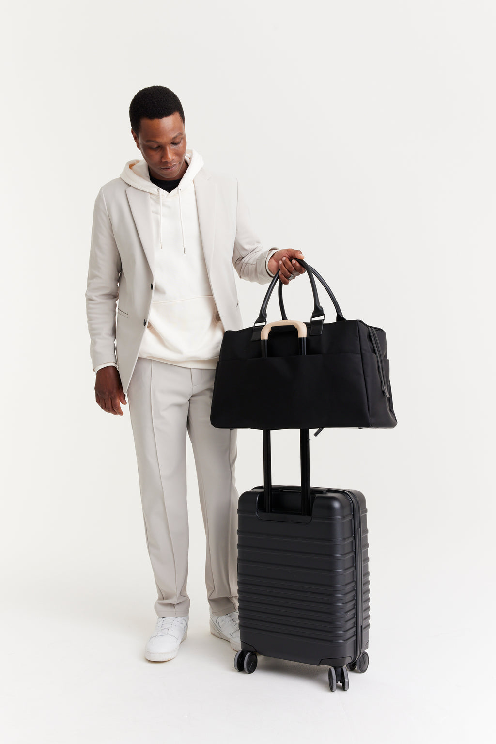 BEIS323435-Overnighter-Black-Model-2537_1024x.jpg
