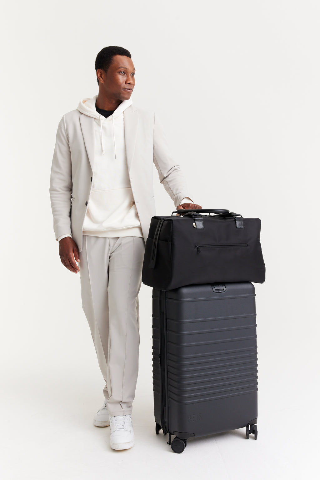 BEIS323435-Overnighter-Black-Model-2555_1024x.jpg