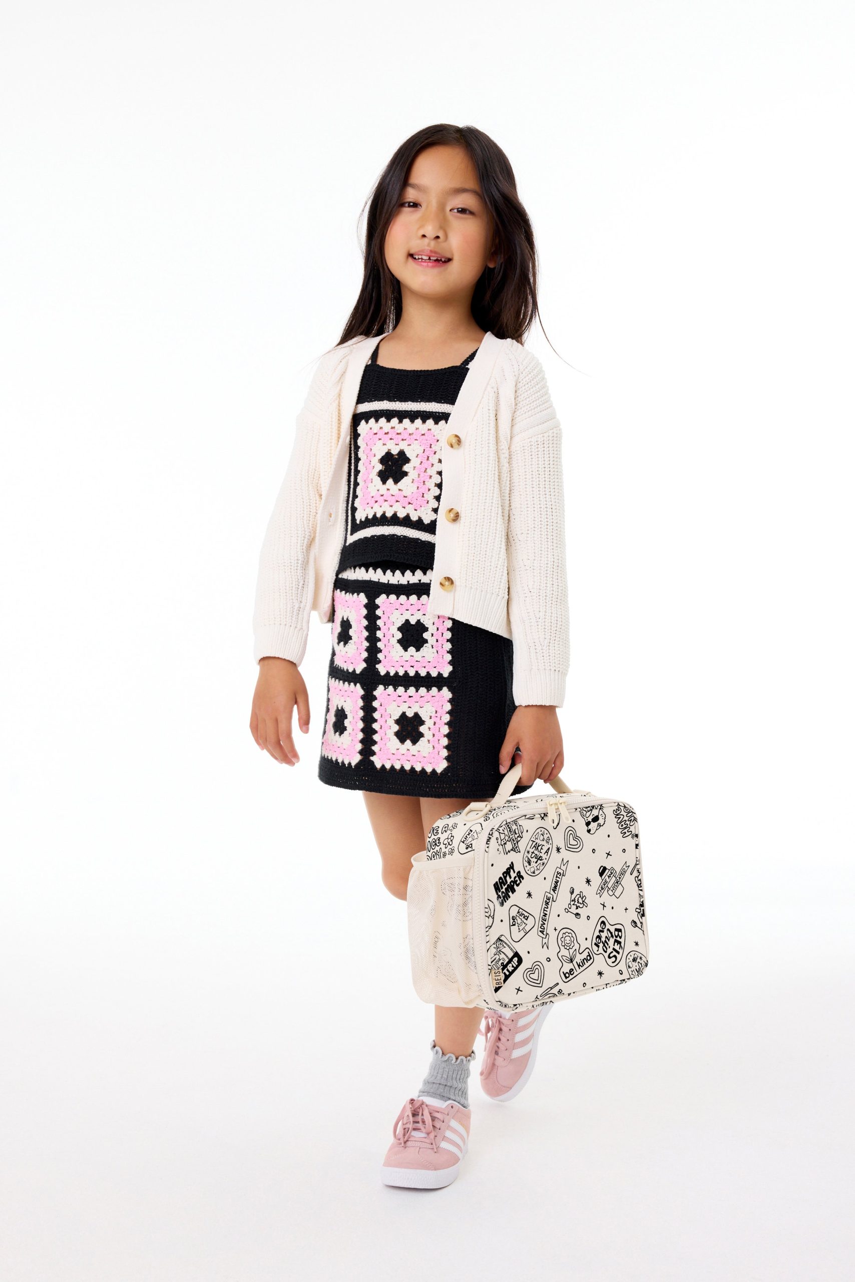 BEIS324646-TheKidsLunchBox-DoodlePrint-Model_4129_V1.jpg