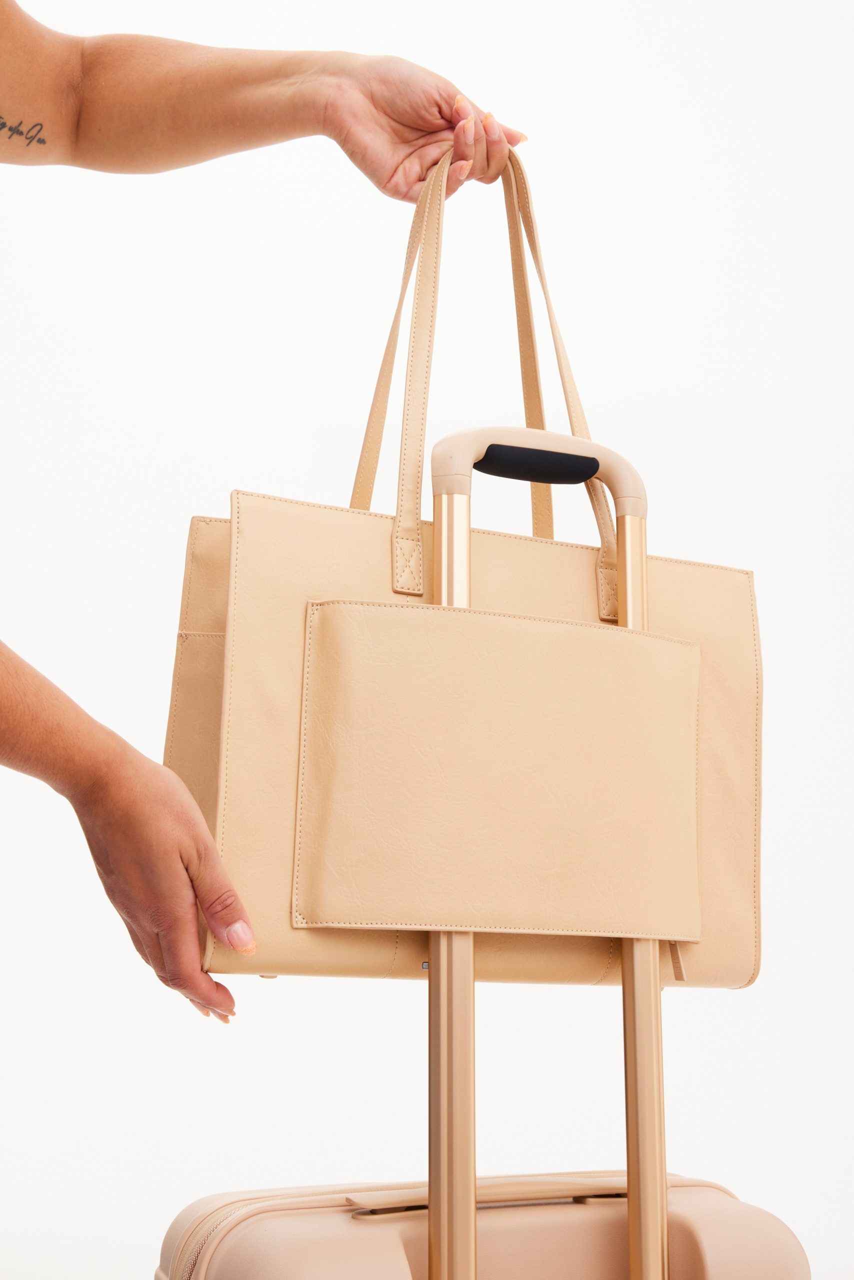 BEIS324651-WorkTote-Beige-Details_1482.jpg