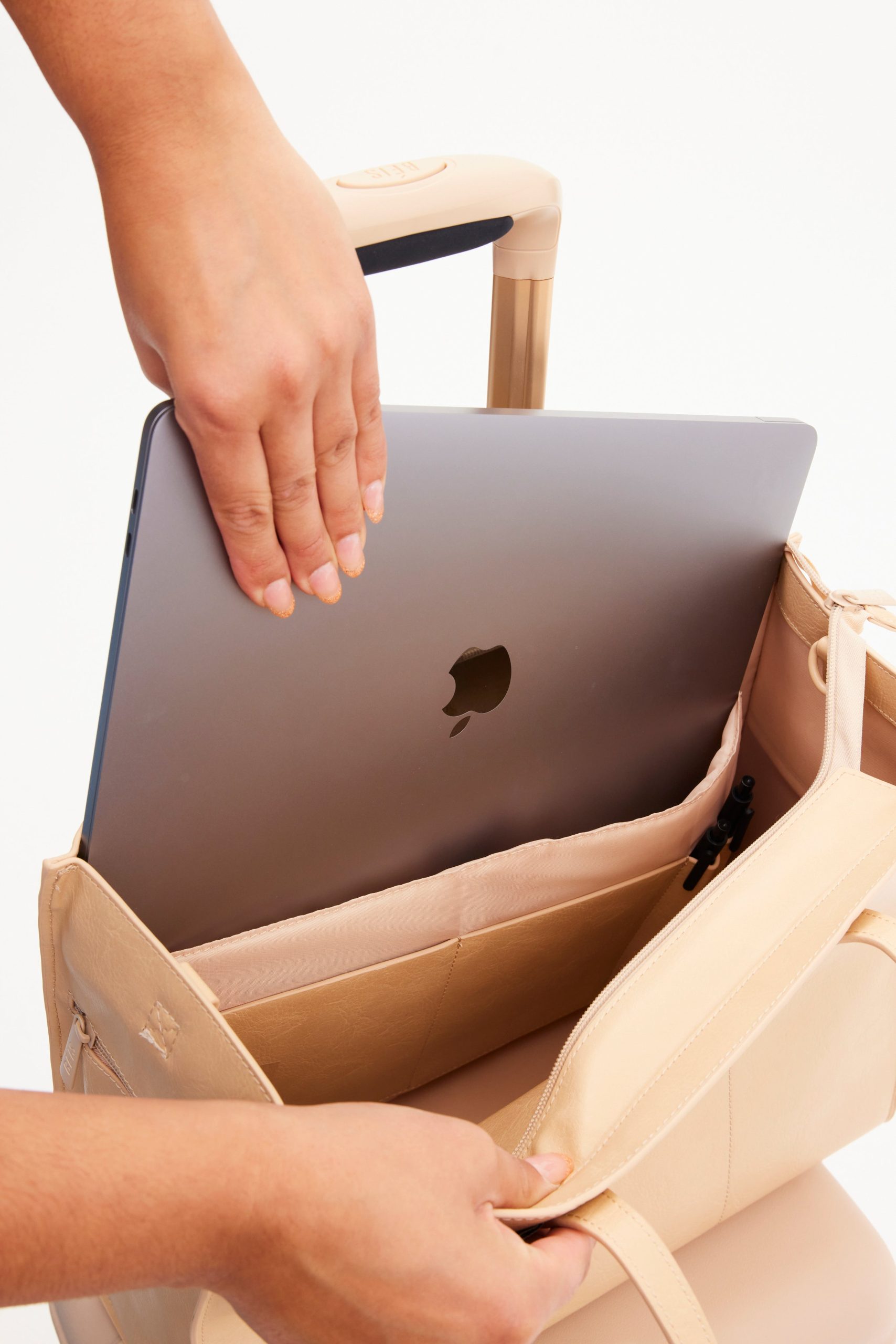 BEIS324651-WorkTote-Beige-Details_1488.jpg