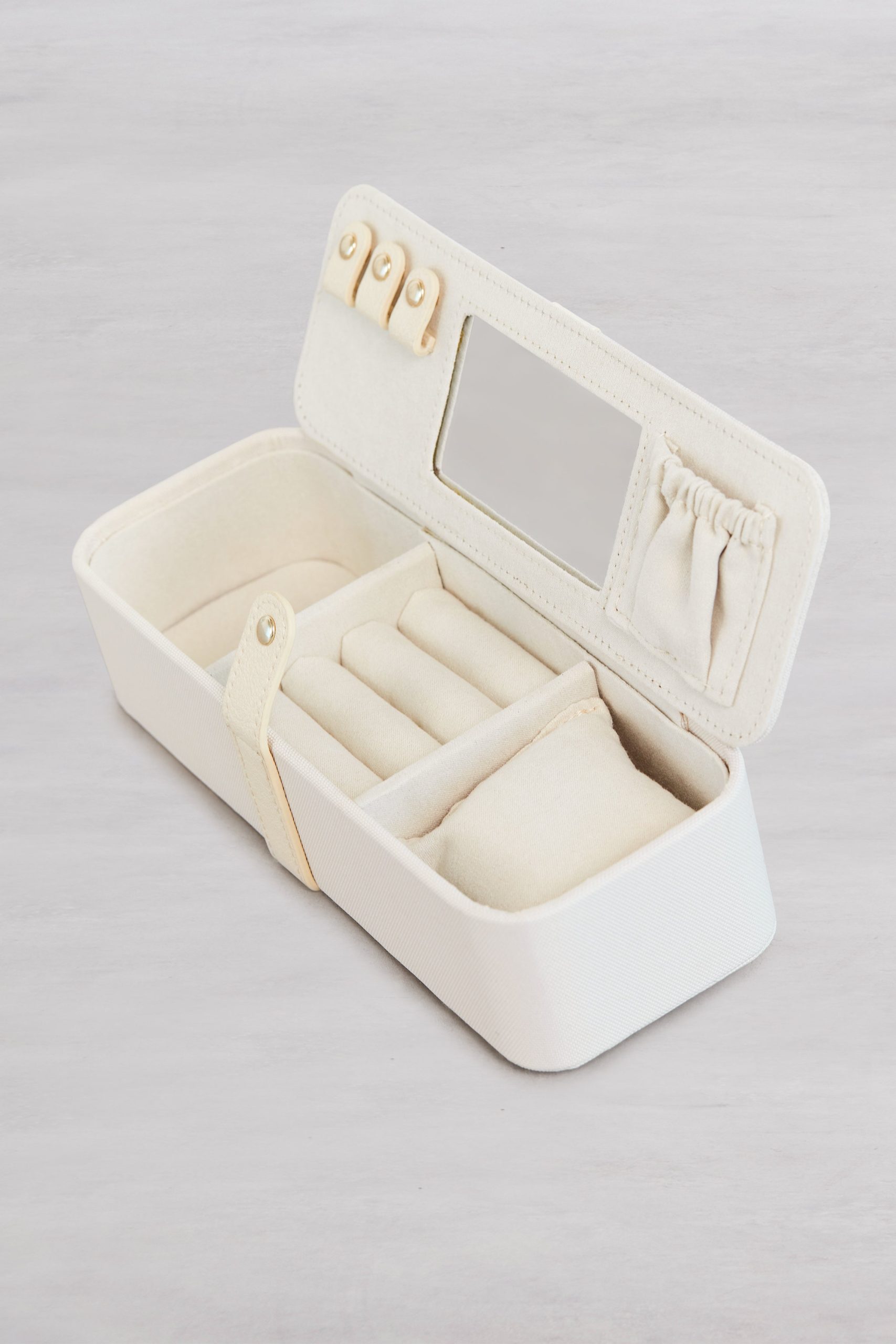 BeisEcom_JewelryOrganizer_Beige_Product_2672.jpg