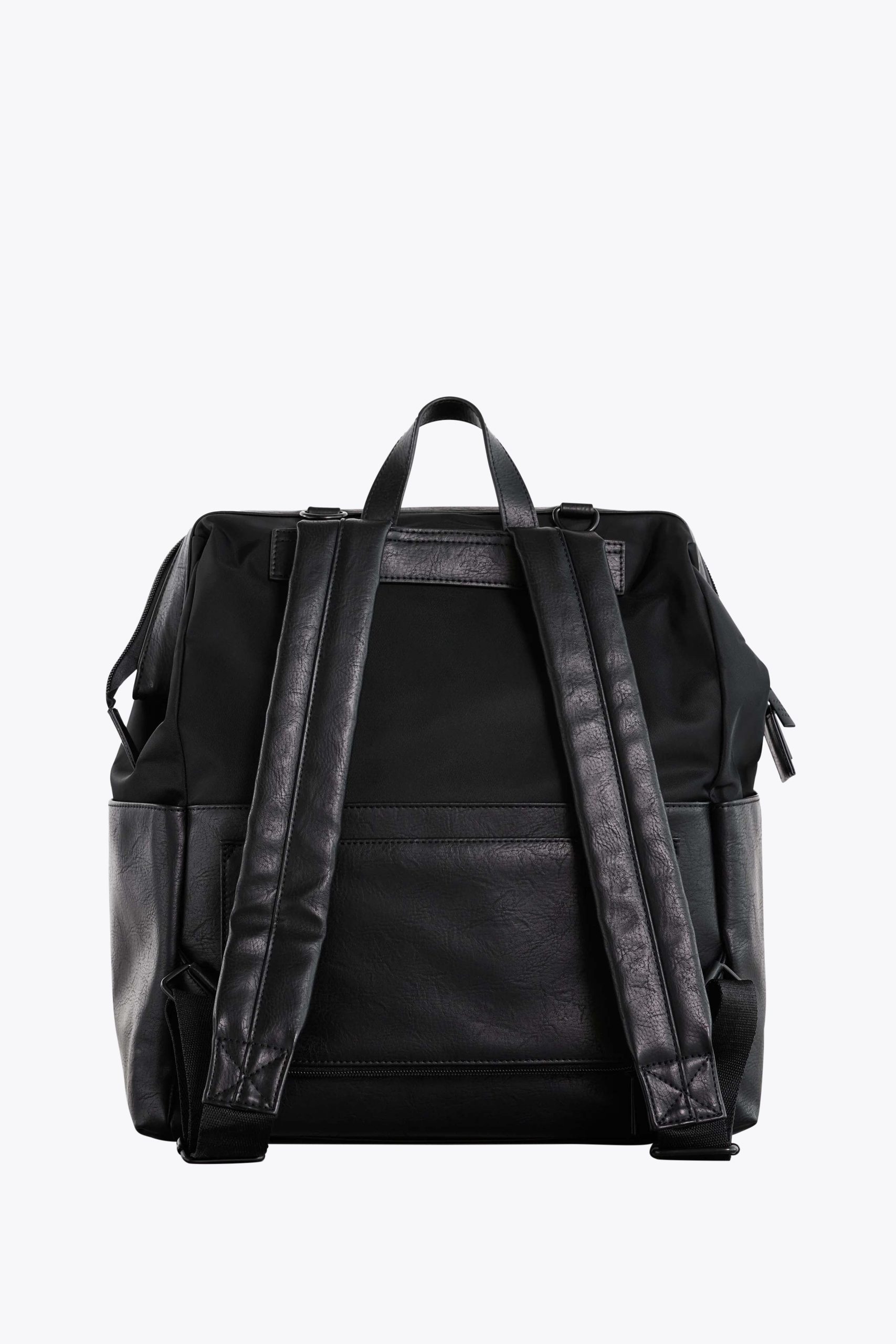 Beis_DiaperBackpack_Black_1596_d0d3daf1-15e6-4491-adf9-750368c749f8.jpg