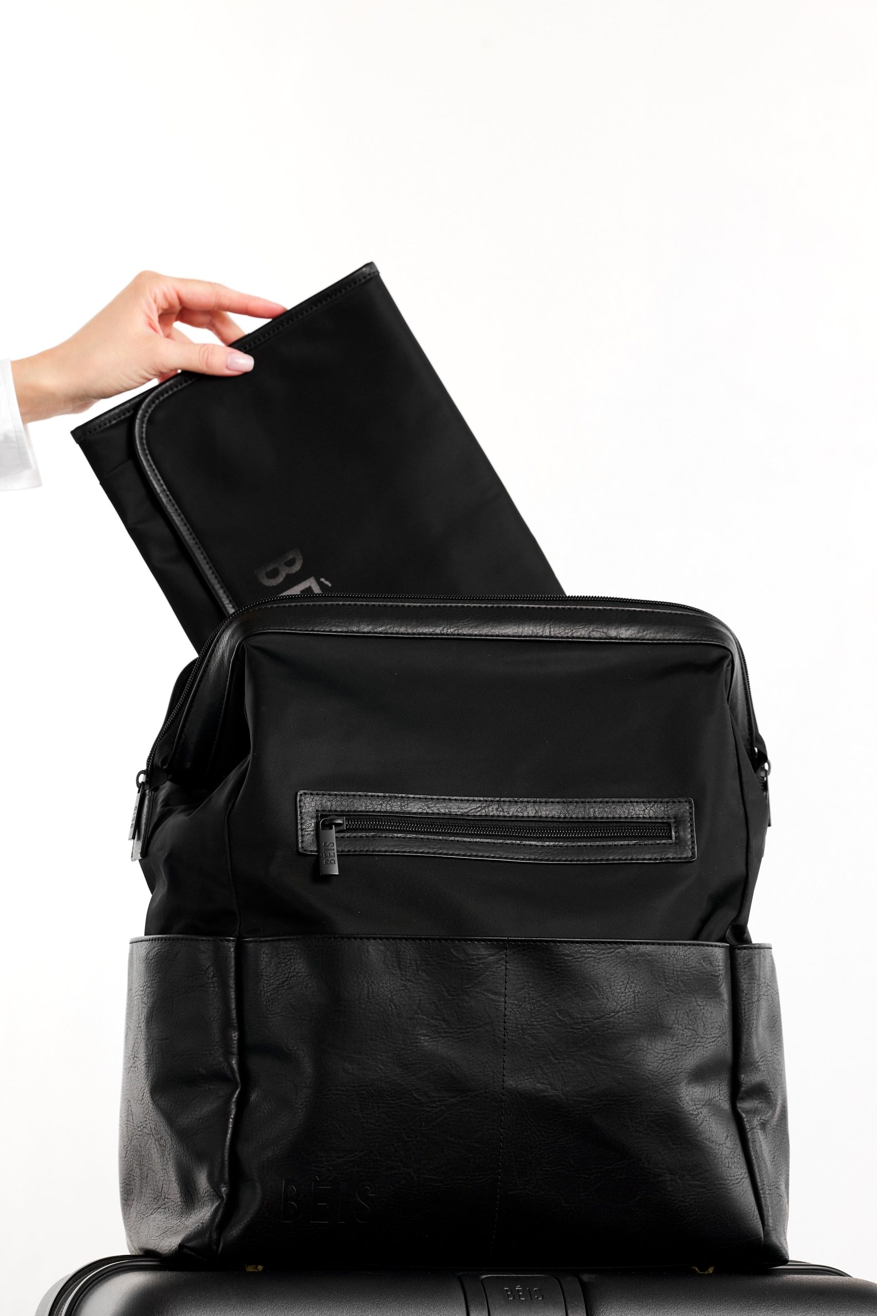 Beis_DiaperBackpack_Black_Detail_0731.jpg