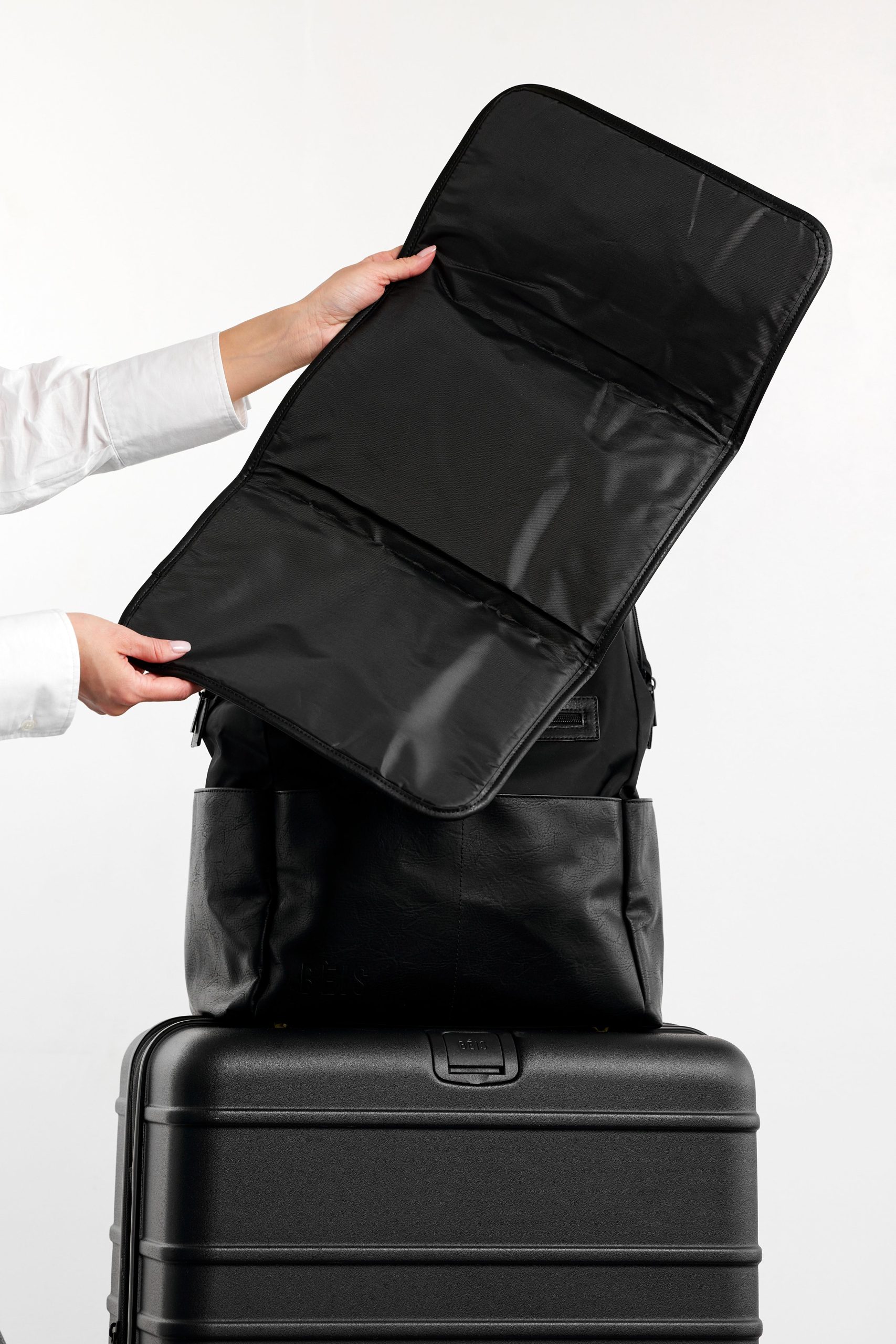 Beis_DiaperBackpack_Black_Detail_0742.jpg