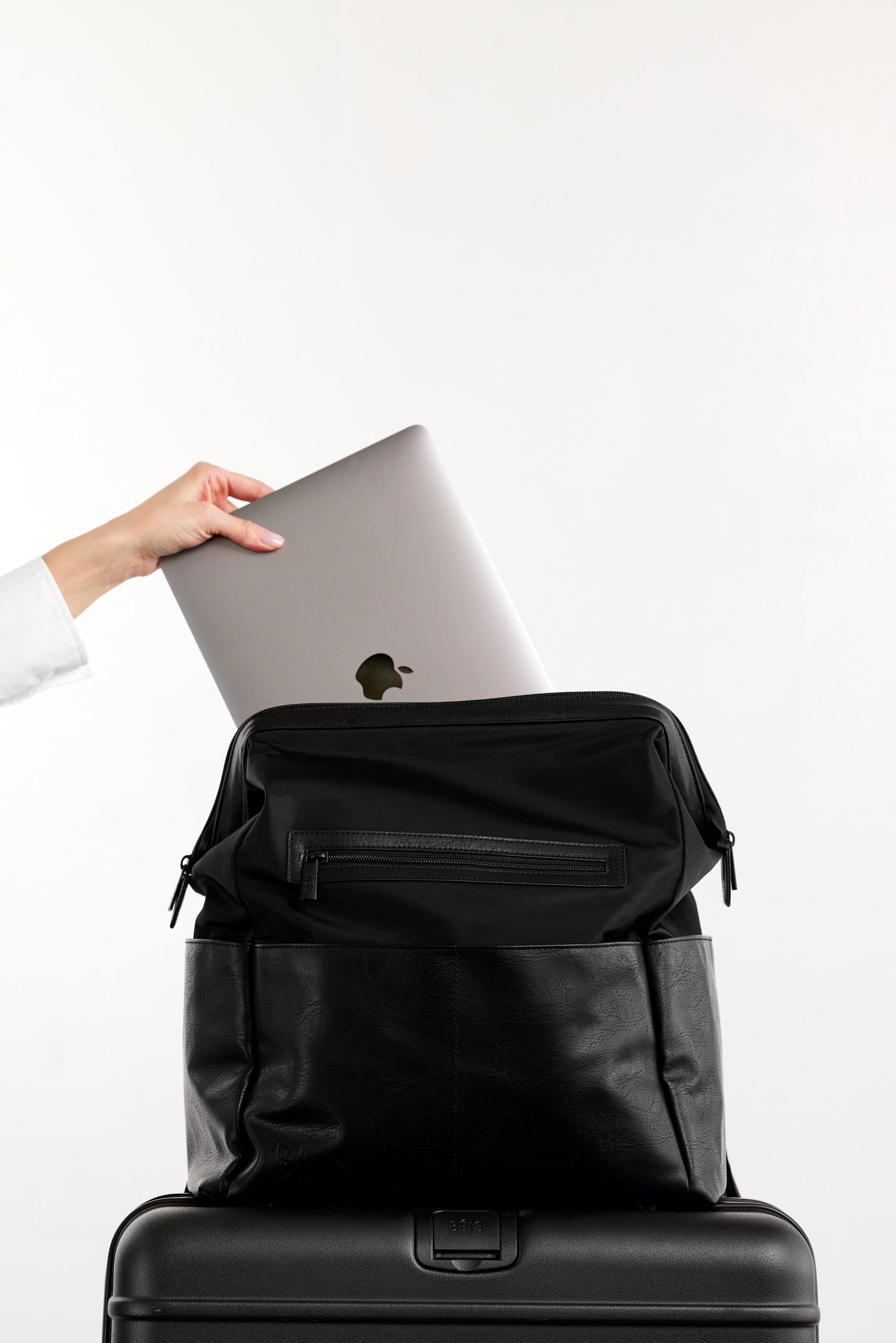 Beis_DiaperBackpack_Black_Detail_0744.jpg