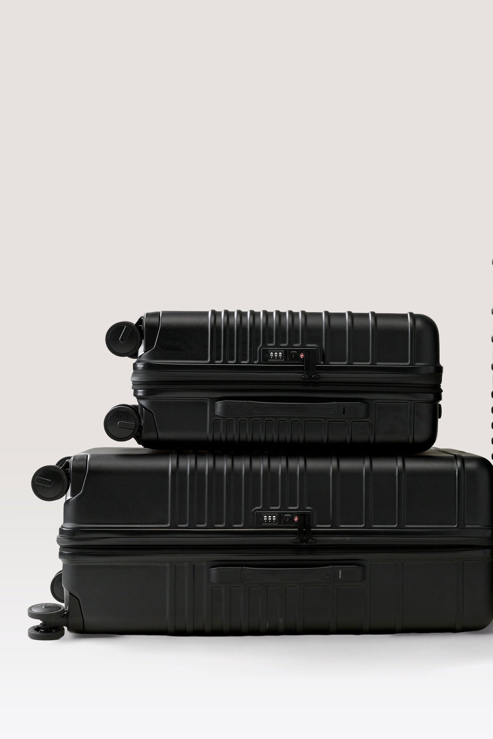 NewCore-CarryOnMediumCheckInLargeCheckIn-Group-Black1_0529.jpg