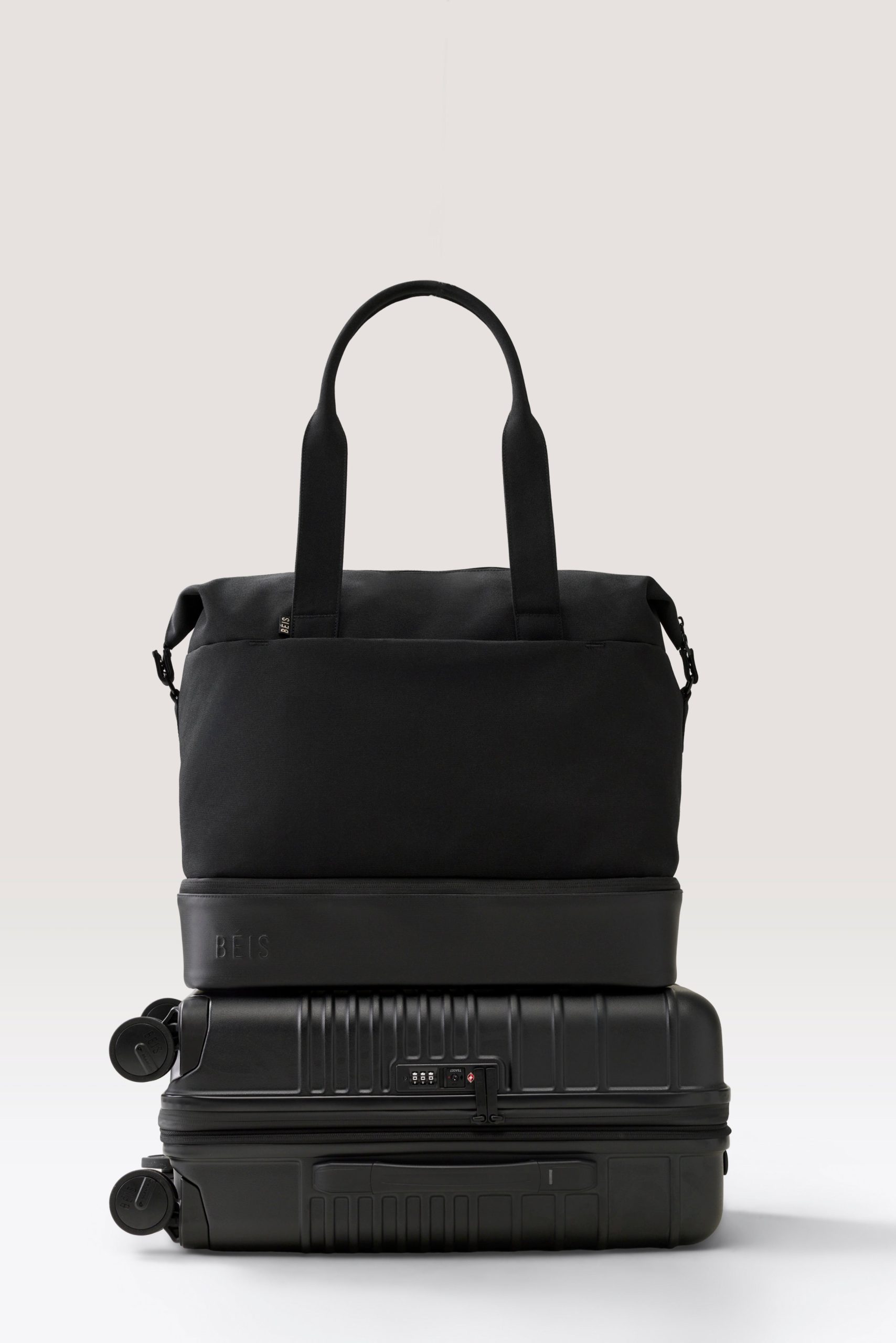 NewCore-WeekenderCarryOnRoller-Group-Black_0496.jpg